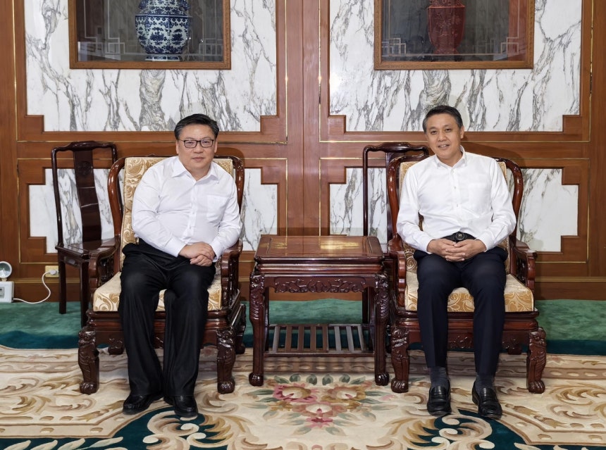 8일 평양에서 중국 대표단 접견한 왕야쥔 주북 중국대사(오른쪽)
[주북 중국대사관 홈페이지 캡처. 재판매 및 DB 금지]