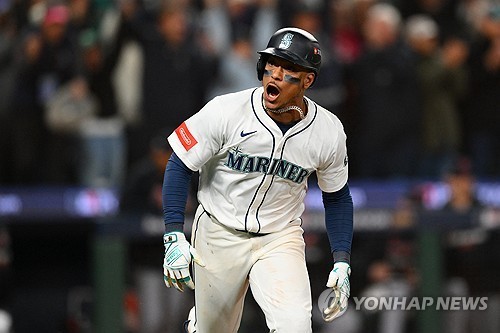 폴랑코, 연장 15회 끝내기 안타…<b>시애틀</b>, 24년 만에 <b>ALCS 진출</b>