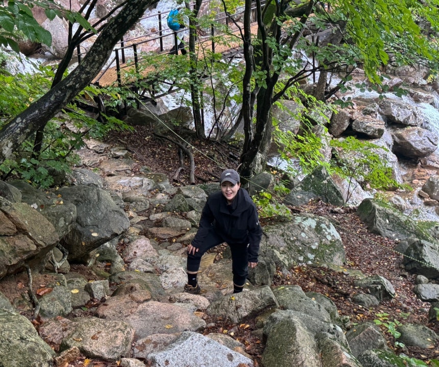 밑창 뜯어지고 초코바로 끼니…빗속을 누비는 119 산악구조대3