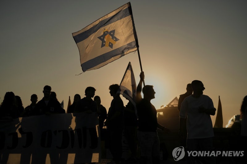 <b>하마스</b>, '생존 <b>인질</b> 20명' <b>석방</b> 시작…납치 2년만에 풀려나