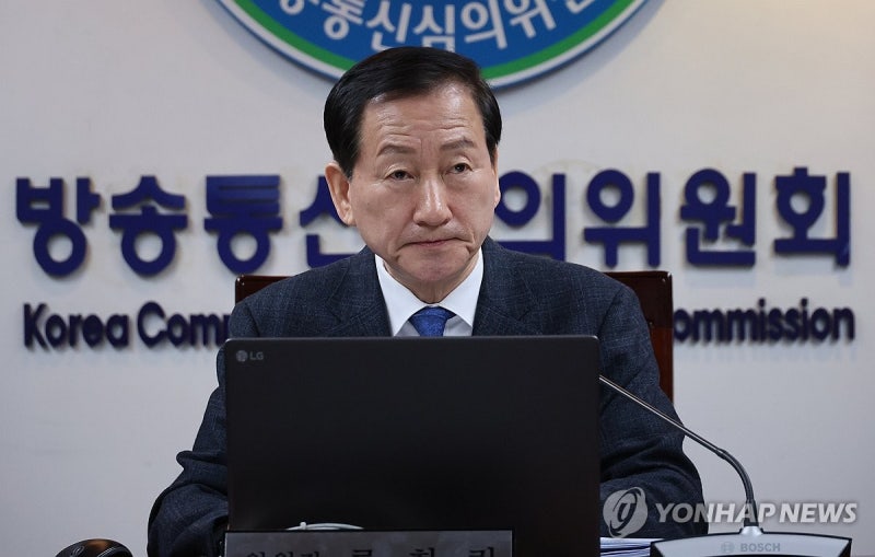 경찰 '<b>민원 사주 의혹</b>' <b>류희림</b> 전 방심위원장 재수사…검찰 요청
