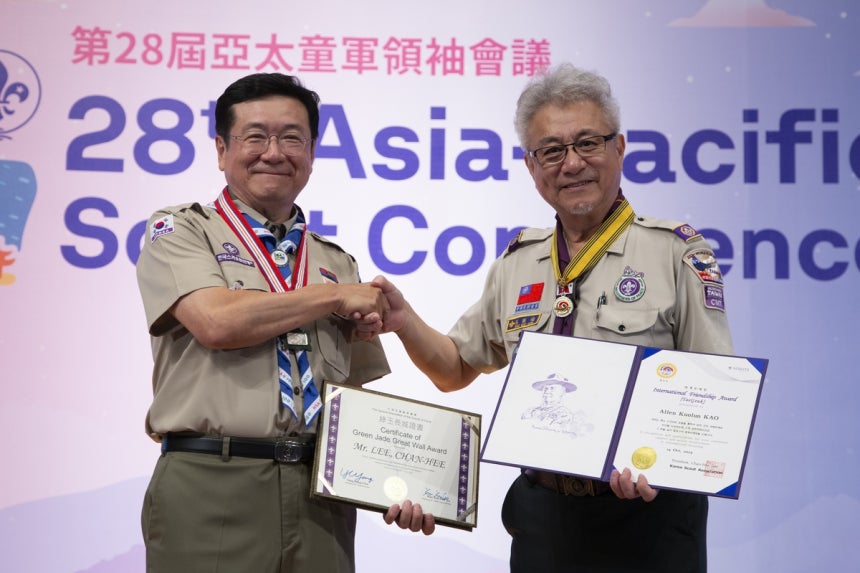 이찬희 스카우트연맹 총재, 녹옥장성장 수상 
[한국스카우트연맹 제공]