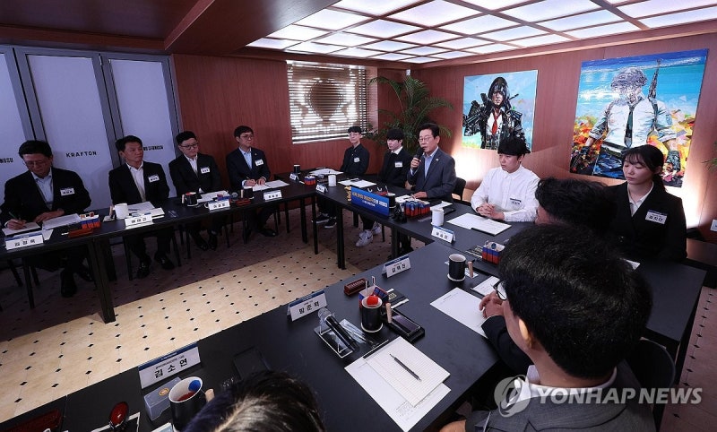 <b>이재명 대통령</b>, <b>K-게임</b> 현장 간담회