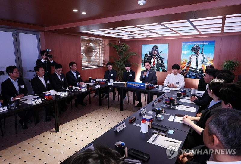 <b>이재명 대통령</b>, <b>K-게임</b> 현장 간담회