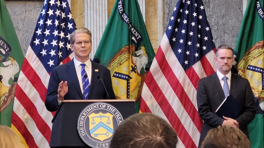 기자회견하는 美 재무장관과 무역대표
(워싱턴=연합뉴스) 김동현 특파원 = 미국 스콧 베선트 재무부 장관과 제이미슨 그리어 미국무역대표(USTR)가 15일(현지시간) 워싱턴DC 재무