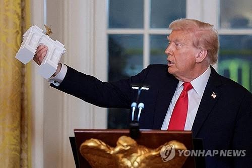 <b>트럼프</b>, 대기업·억만장자 초청 <b>백악관 연회장</b> 신축비 <b>모금</b> 행사