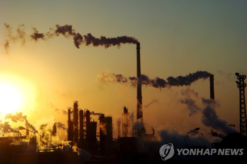 지난해 지구 <b>이산화탄소 농도</b> 역대 <b>최고</b>…증가 속도마저 최악