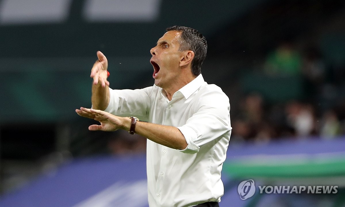 'SNS로 판정 불만' 전북 <b>포옛 감독</b>, 21일 연맹 <b>상벌위</b> 출석할 듯