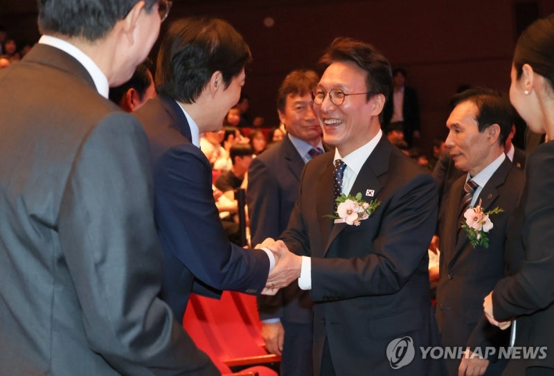 제46주년 <b>부마민주항쟁</b> 국가<b>기념식</b> 참석한 <b>김민석 총리</b>