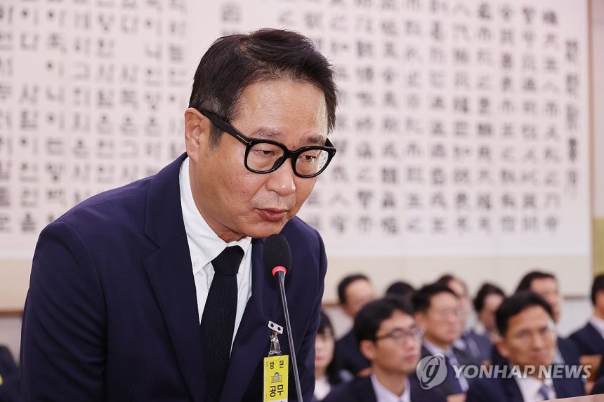 질의에 답하는 김태영 21그램 대표 (서울=연합뉴스) 박동주 기자 = 김태영 21그램 대표가 16일 서울 여의도 국회에서 열린 감사원 등에 대한 법제사법위원회 국정감사에서 의원 질의에 답하고 있다. 2025.10.1