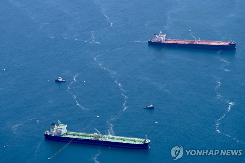 미국 캘리포니아 앞바다의 유조선
[AFP 연합뉴스 자료사진]