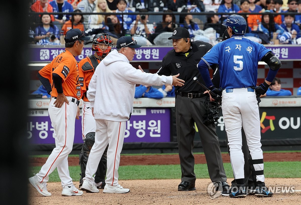 <b>폰세</b>와 PO 1차전 도중 <b>신경전</b> <b>구자욱</b> "KBO 선수들 다 알고 있어"