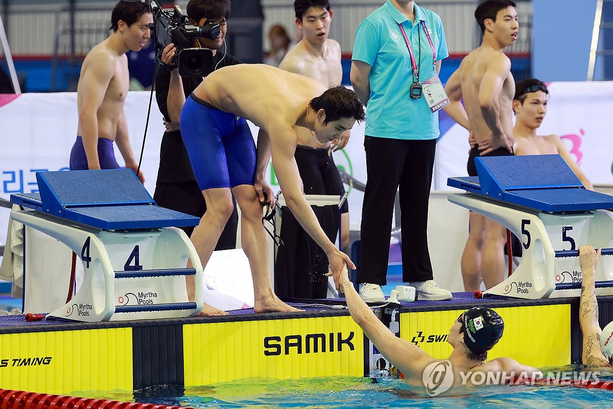 [전국체전] 수영 간판 <b>황선우</b>·<b>김우민</b>, 대회 4번째 계영 800ｍ 우승 <b>합작</b>