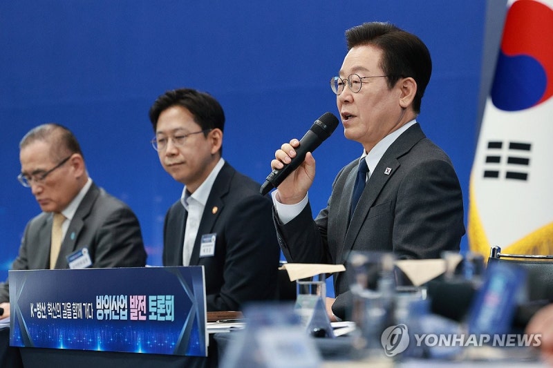 李<b>대통령</b> "<b>국방</b>을 어딘가 의존해야 한다는 생각, 납득 어려워"