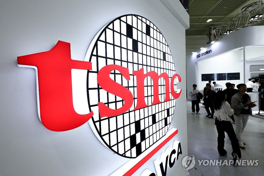 SEDEX 2024 부스에 놓인 TSMC 간판
(서울=연합뉴스) 김성민 기자 = 23일 오전 서울 강남구 코엑스에서 열린 제 26회 반도체 대전 SEDEX 2024에 TSMC 간판