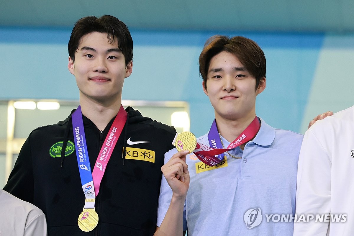 [전국체전] 김우민·<b>황선우</b>, 계영 400ｍ서 또 한국 신기록…동반 4관왕