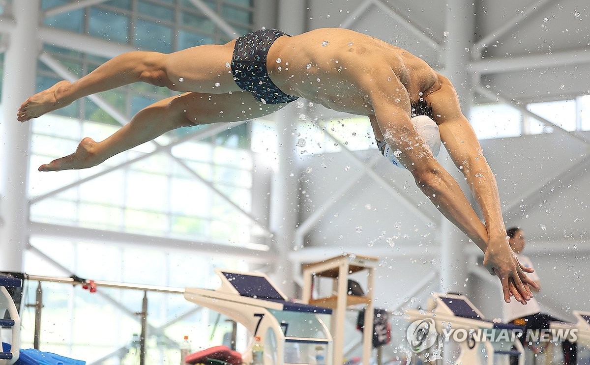 [전국체전] <b>김영범</b>, <b>황선우</b> 넘고 수영 남자 100ｍ 자유형 한국新…47초3...