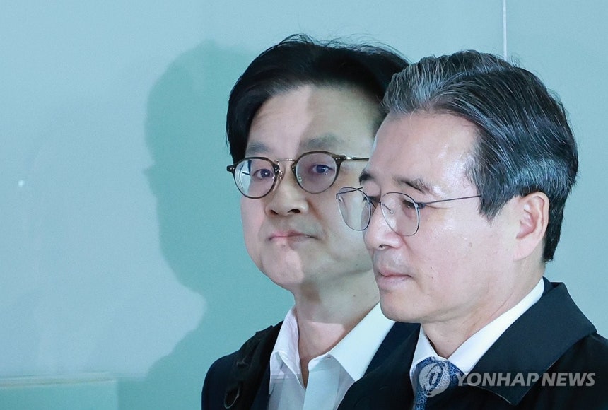 미국 향하는 김용범 정책실장-김정관 산업장관
(영종도=연합뉴스) 홍해인 기자 = 김용범 대통령실 정책실장(오른쪽)과 김정관 산업통상부 장관이 22일 한미 관세 협상 추가 논의를 위해 인천국제공항 제2여객터미널에서 미