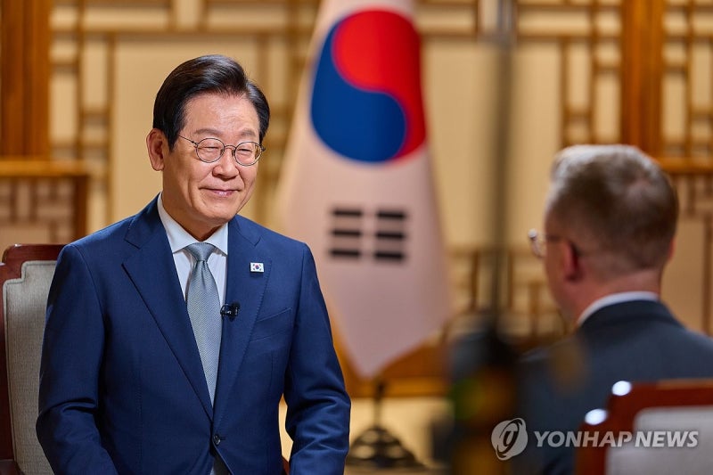 李대통령 "<b>관세협상</b> 시간·노력 필요…결국 <b>합리적 결과</b> 이를 것"