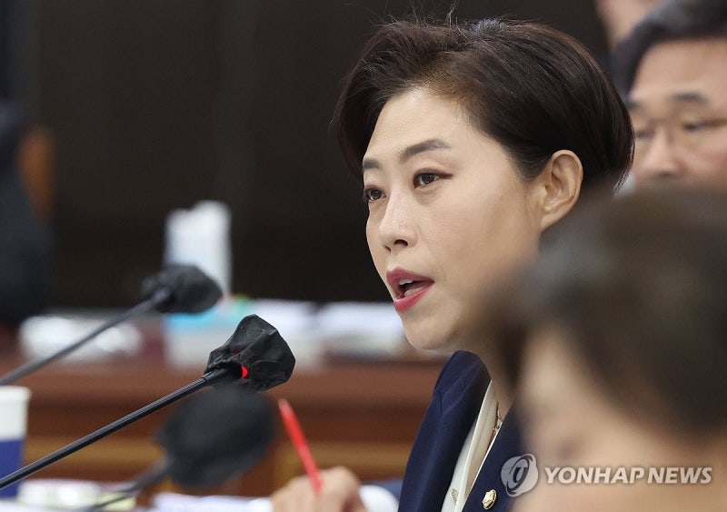 '<b>웅동학원 사회환원 불이행</b>' 공방…"의지 없어" vs "약속 이행"(종합)