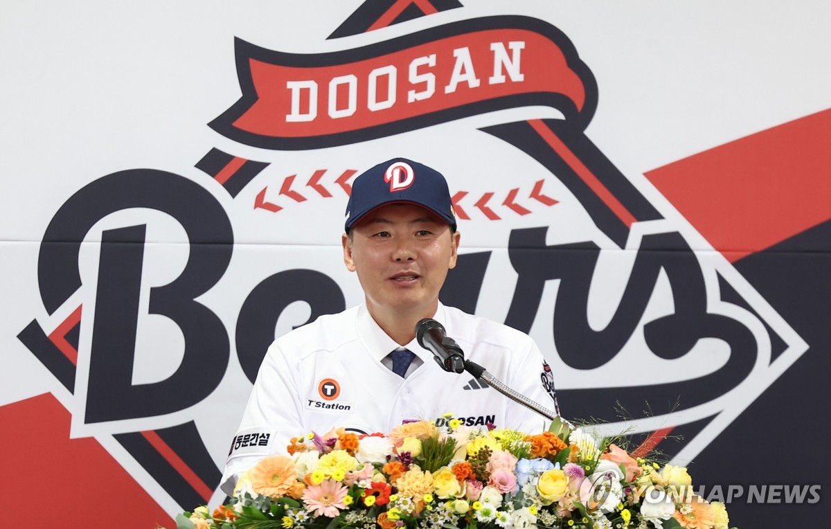 <b>두산</b> 감독 취임한 김원형 "'미러클 두' 정신으로 우승 목표"(종합)