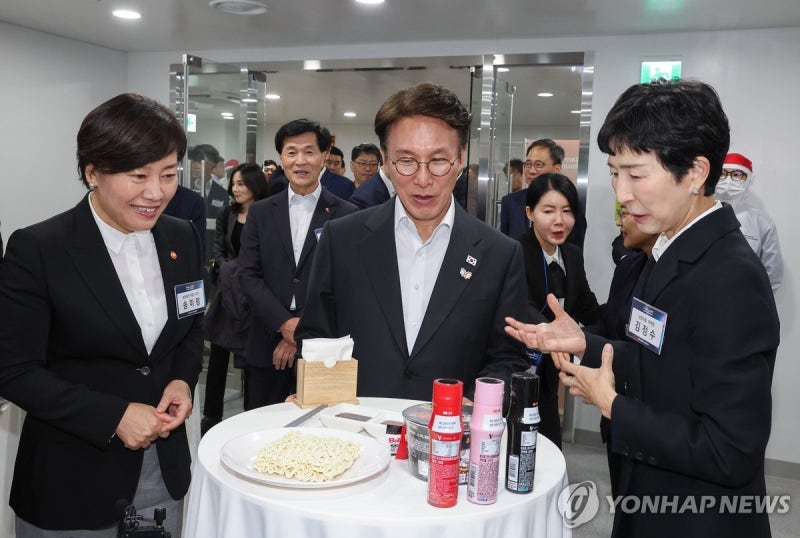 농식품부, 삼양식품 공장서 '<b>K푸드</b> 150억달러 수출전략' 논의