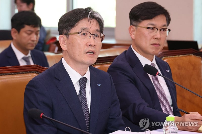 답변하는 <b>오동운 공수처장</b>