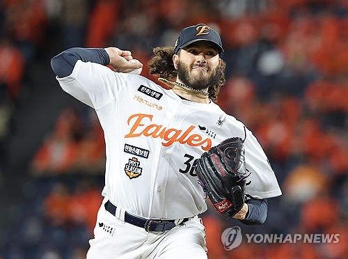 Hanwha Eagles starter Cody Ponce pitches against the Samsung Lions during Game 5 of the second-round