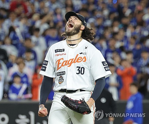 Hanwha Eagles starter Cody Ponce celebrates after completing the top of the fifth inning of Game 5 o