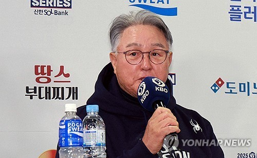 <b>김경문</b> 한화 <b>감독</b> "<b>문동주</b> 잘 던지면 계속 간다…정우주는 불펜"