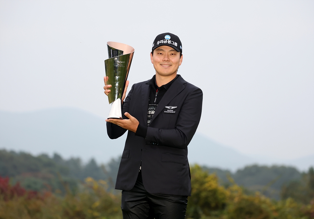 DP 월드<b>투어</b> 제패 <b>이정환</b> "전역 후 첫 승…가족 생각에 힘 얻어"