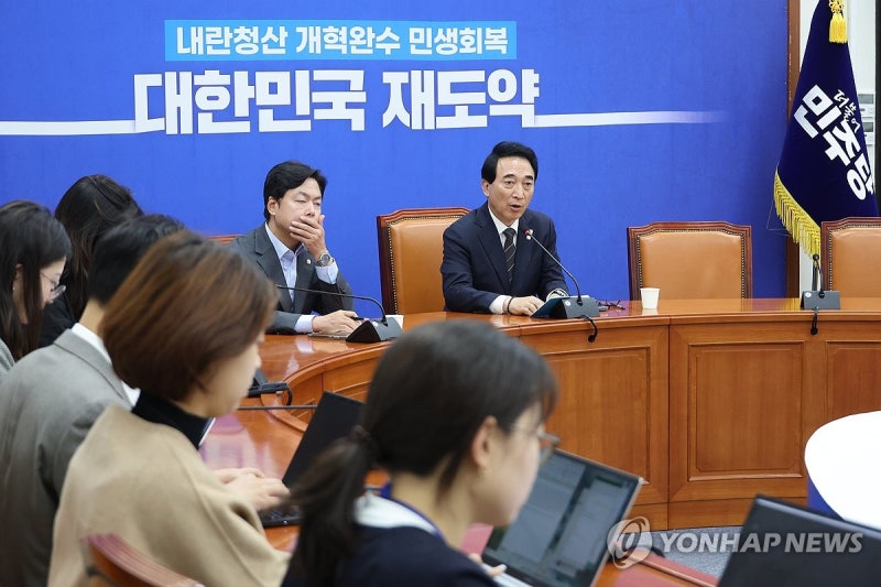 與 "<b>장동혁</b> 6채 8.5억 실거래가?"…여야 <b>부동산 전수조사</b> 제안