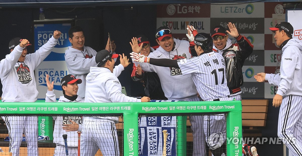 <b>박해민 홈런</b> 기뻐하는 LG