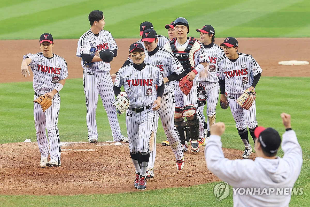 <b>한국시리즈</b> 1차전 <b>승리</b> 따낸 <b>LG</b>