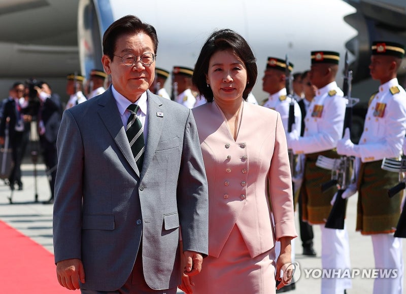 李대통령, 오늘 <b>아세안</b> 정상회의 참석…캄보디아와 정상회담도