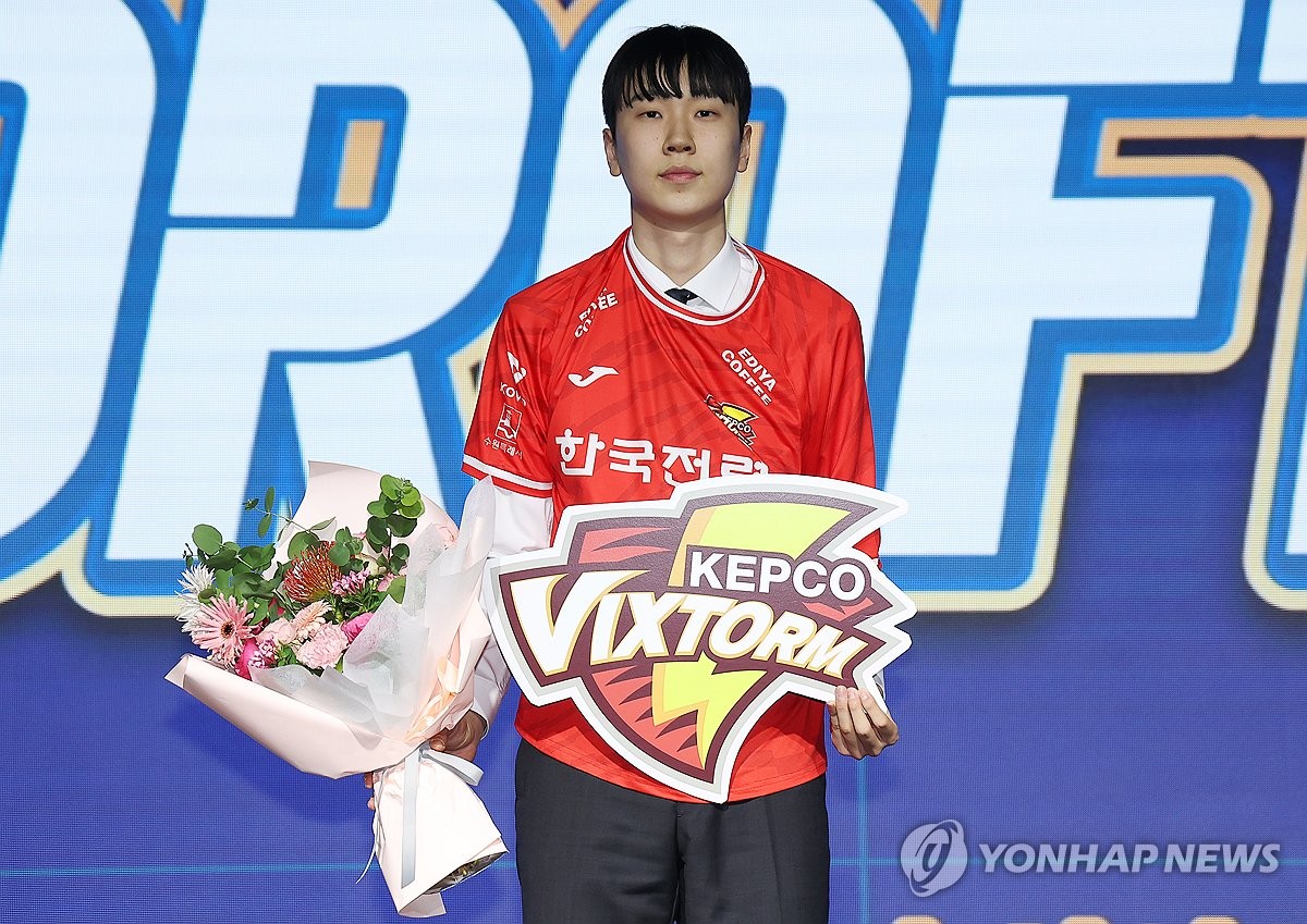 남자배구 '고교 특급' 공격수 <b>방강호</b>, 전체 1순위로 <b>한국전력</b>행(종합)