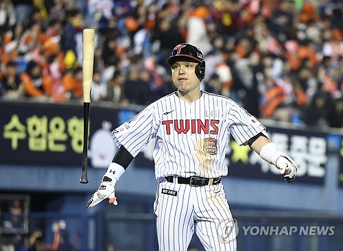 Park Dong-won of the LG Twins flips his bat after hitting a two-run home run against the Hanwha Eagl