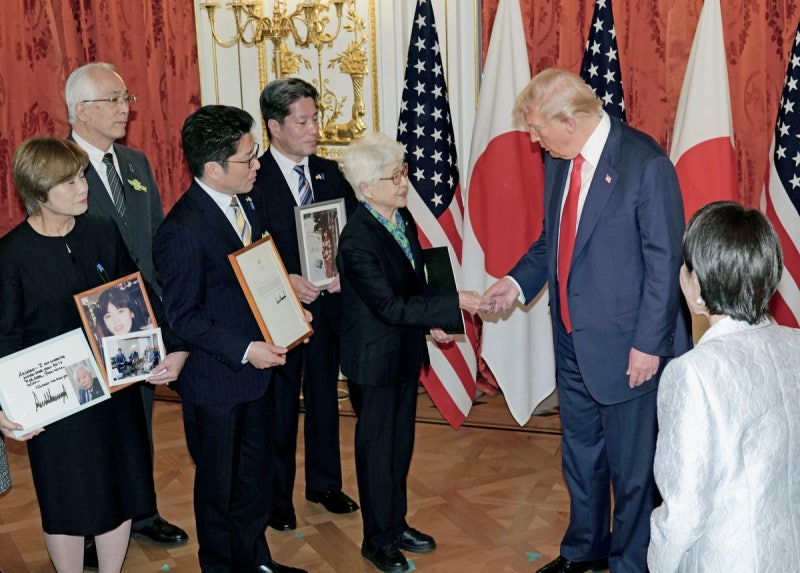 <b>트럼프</b>, <b>일본인 납북자</b> 가족 <b>면담</b>…김정은과 회담 추진에 영향?