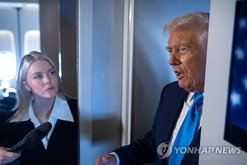 [경주APEC] 28세 <b>백악관 대변인</b> "한국 화장품 발견"…SNS에 K<b>뷰티</b> 인증샷