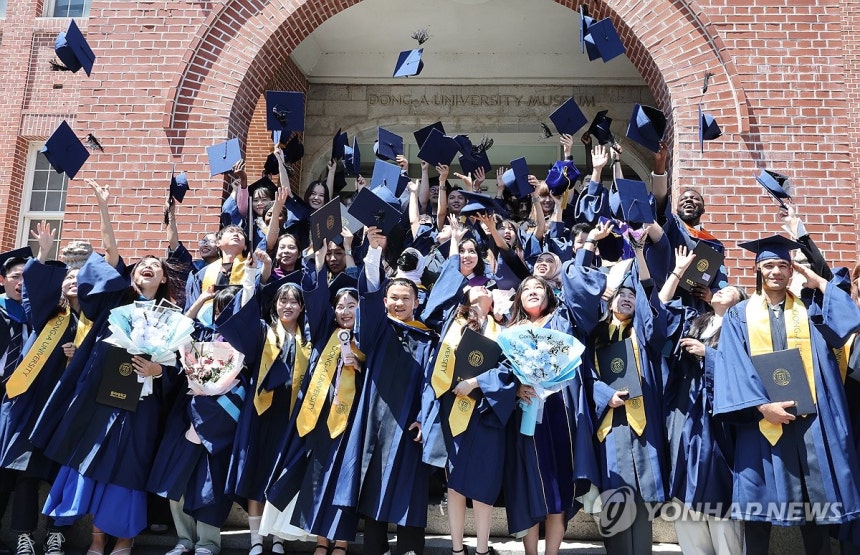 '츮 ߾'
(λ=մ)   = 21 λ  ƴб ιķ۽  2024г⵵ ı ܱ л ȯȸ  ģ ܱ л ڹ տ   