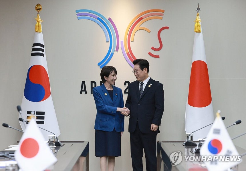 경주에서 이 대통령이랑 다카이치 총리 첫 만남! 한일 협력 강조했네