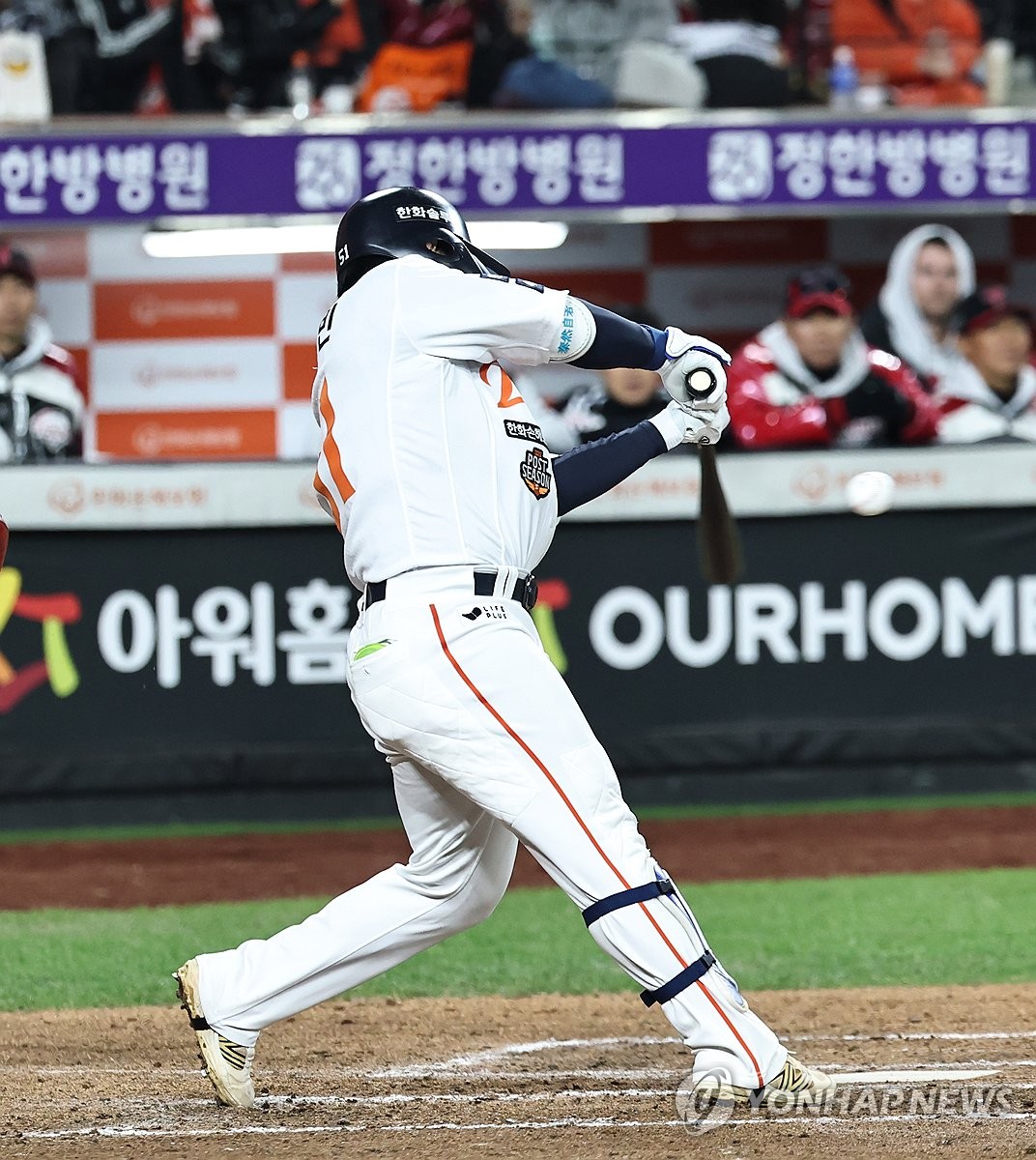 2타점 <b>적시타</b> 치는 <b>한화 문현빈</b>