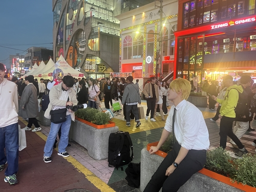 10월 31일 핼러윈을 맞은 서울 마포구 홍대거리의 모습 [촬영 양수연 수습기자]