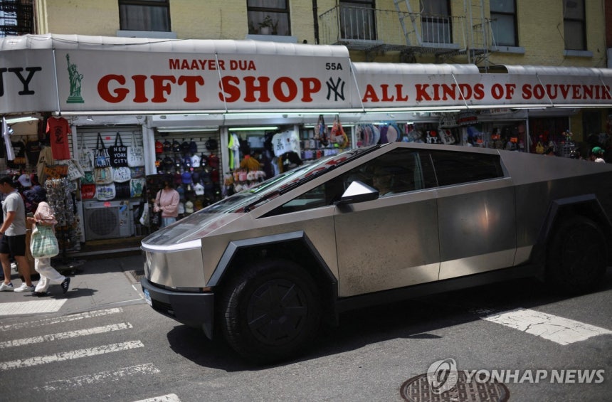 미국 뉴욕 거리의 사이버트럭
[로이터 연합뉴스 자료사진. 재판매 및 DB 금지]