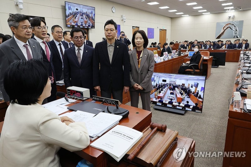 <b>최민희</b> <b>사과</b>했지만…국힘, 警고발 이어 권익위 신고 '사퇴 압박'(종합)