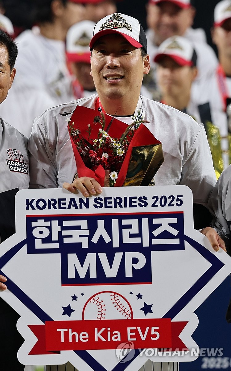 한국시리즈 <b>MVP</b>는 <b>김현수</b>