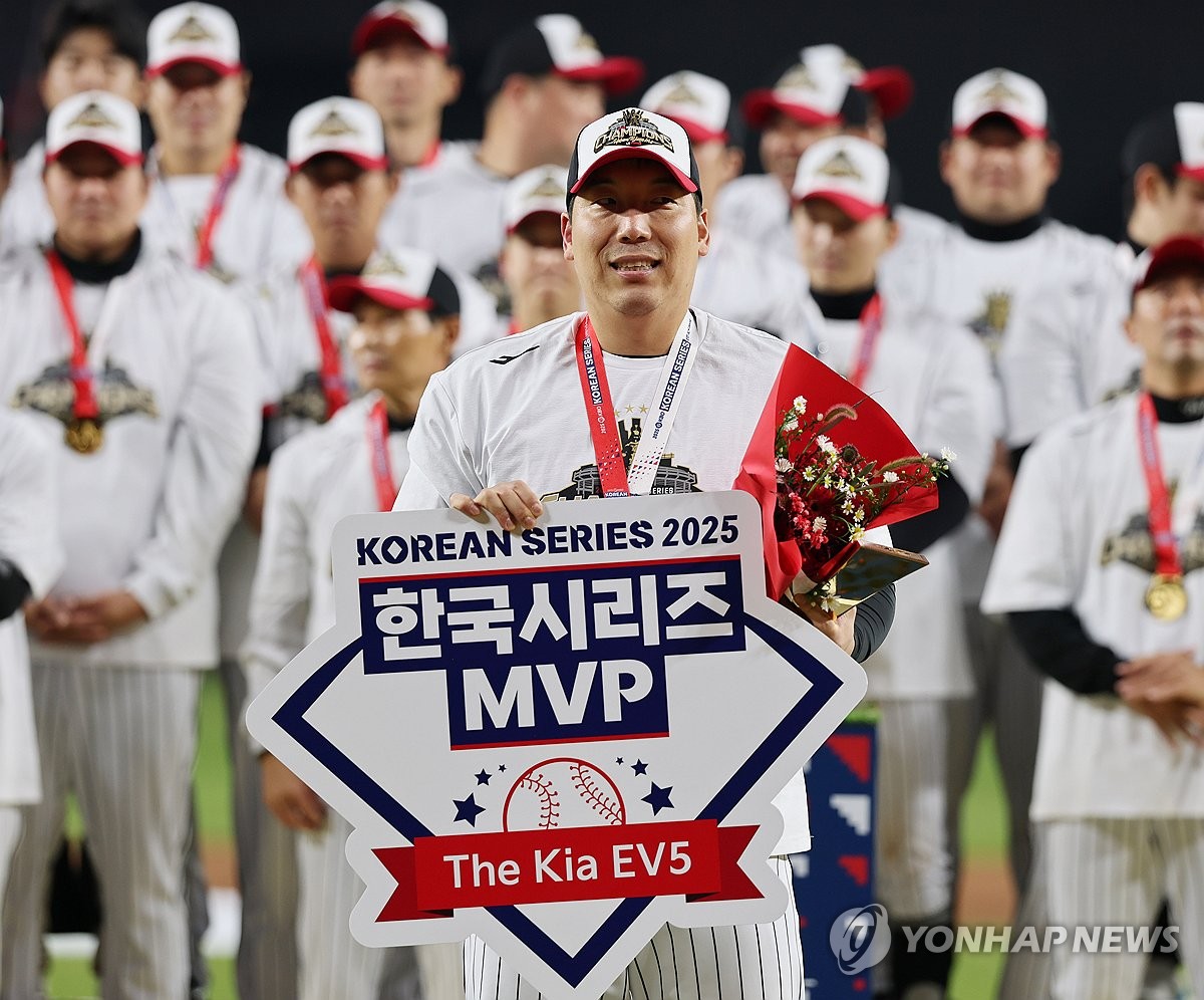 한국시리즈 <b>MVP</b>는 <b>김현수</b>
