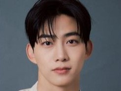 <b>옥택연</b>, 내년에 <b>결혼</b>한다…"오랜시간 믿어준 사람과 함께하기로"