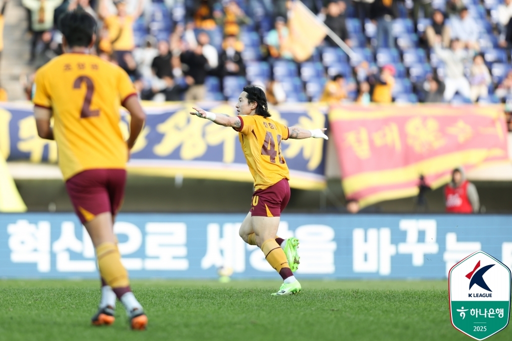 '신창무·프리드욘슨 골 맛' <b>광주</b>, 갈길 바쁜 <b>제주</b>에 2-0 승리