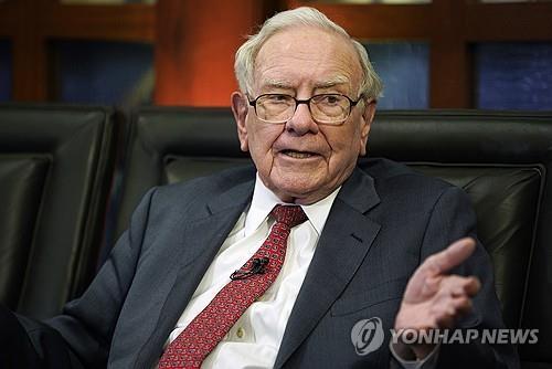 Warren Buffett, Chairman of Berkshire Hathaway (2018) [AP Yonhap News File Photo. No Resale or Database Use]